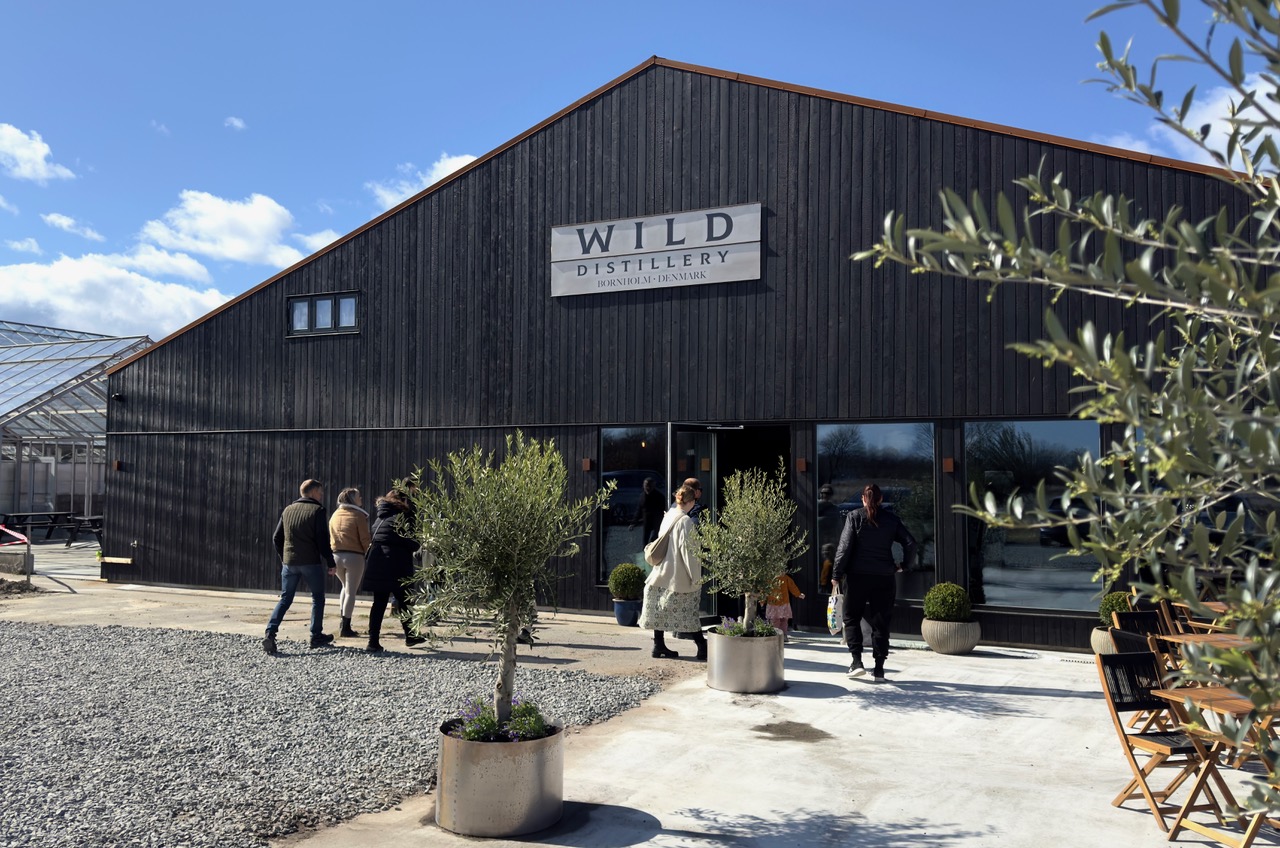 Wild Distillery vil være selvforsynende med bornholmske råvarer 